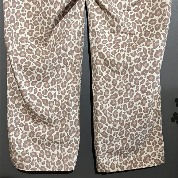 Torrid Weekend Mid Rise Wide Leg Leopard Pant - Picture 11 of 14